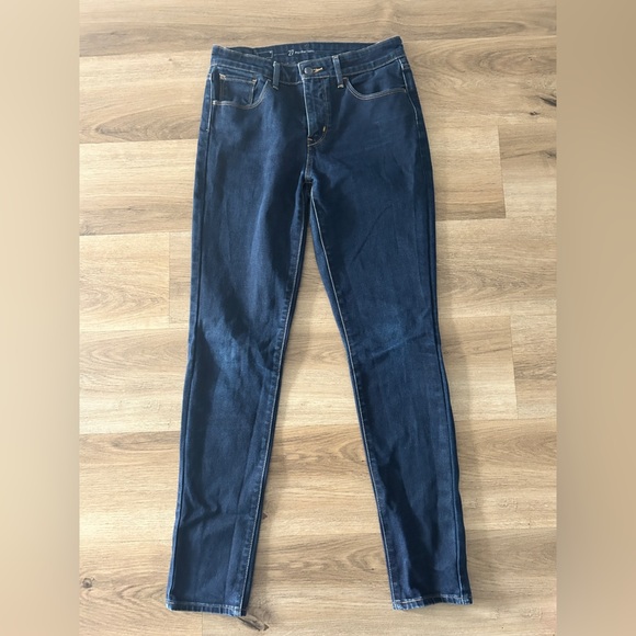 Levi’s Women’s Dark Wash Skinny Jeans - Size 27- EUC - Picture 1 of 8